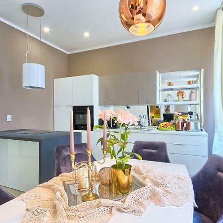 Hedone Luxury Apartment With Free Parking プーラ エクステリア 写真