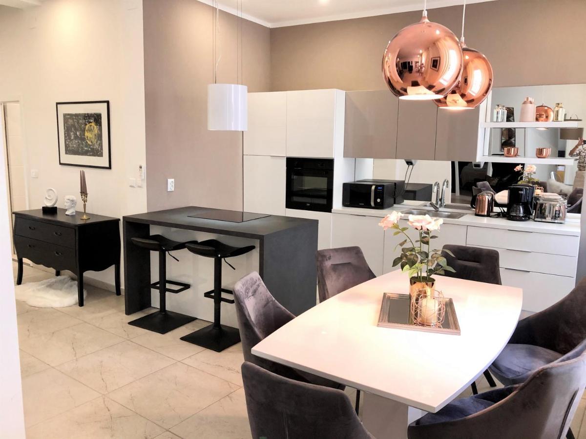 Hedone Luxury Apartment With Free Parking プーラ エクステリア 写真