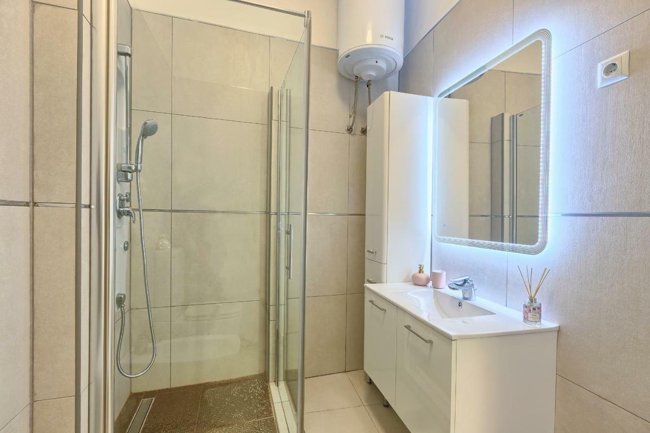 Hedone Luxury Apartment With Free Parking プーラ エクステリア 写真